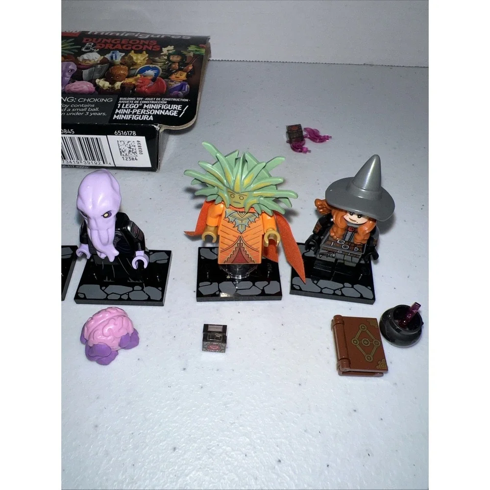 LEGO Dungeons and Dragons Minifigures Lot Of 5 Plus Accessories